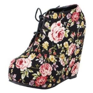 Shi by JOURNEYS Black Floral Wedge Shoes
